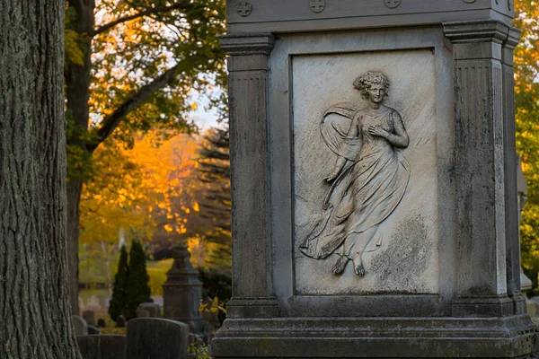 Tombstone Temetőben Ősszel Bostonban — Stock Fotó
