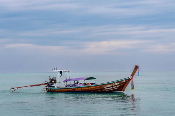 Thai Longboats Seas Coast Phi Phi — Foto de Stock
