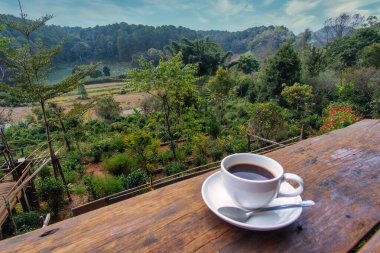 Pang Oung Reservoir - Mae Hong Son 'dan Burma sınırı yakınlarındaki Kuzey Tayland' daki Ban Rak Thai 'ye motosiklet yolculuğu sırasında çekildi