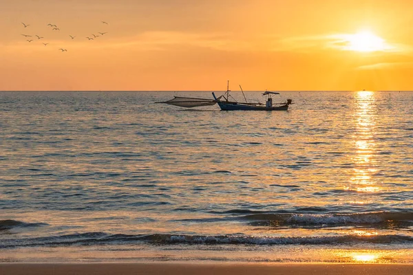 Een Mooie Bewolkte Zonsondergang Het Ebeach Khao Lak Zuid Thailand — Stockfoto