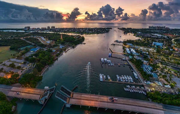 Széles Látószögű Légi Kilátás Jupiter Florida Bemenet Atlanti Óceán Napkeltekor — Stock Fotó