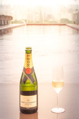 Sao Paulo, Brezilya - 11 Ekim 2021 Sao Paulo restoranında bir şişe Moet Chandon şampanyası