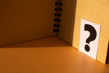 Günlükte soru işareti var. Sıkça Sorulan Sorular, Cevaplar ve Beyin Fırtınası Kavramları