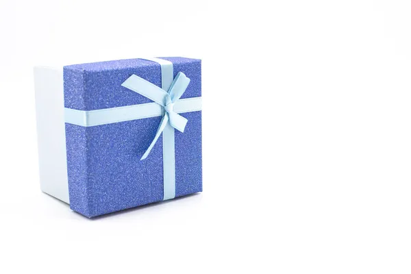 Подарочная Коробка Лентой Поздравлений Белом Фоне Подарочная Коробка Рождество Новый — стоковое фото