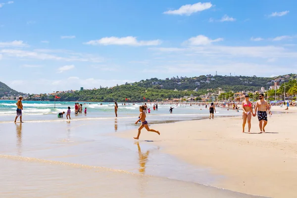 Bomby Santa Catarina Brazílie Prosince 2021 Děti Baví Pláži Krásná — Stock fotografie