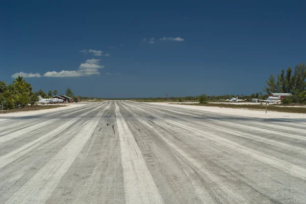 Centrera av flygplatsens landningsbana — Stockfoto