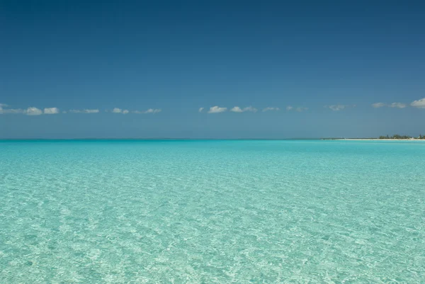 Acque serene dell'isola di Cat Bahamas — Foto Stock