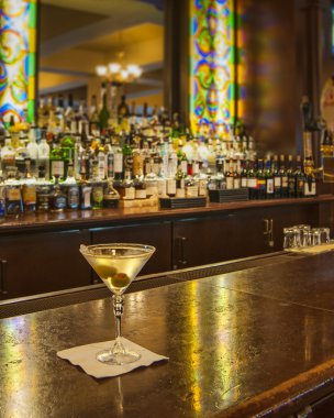 Klasik barda martini