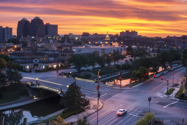 Rue City au lever du soleil — Photo