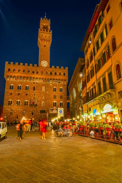 Piazza Della Signoria & Palazzo Vecchio ในเวลากลางคืน — ภาพถ่ายสต็อก