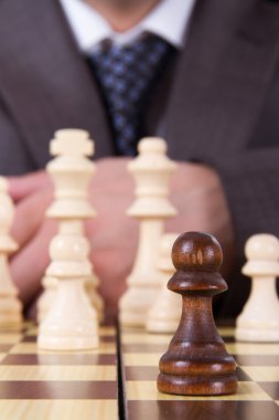iş adamı piyon üzerinde duruldu