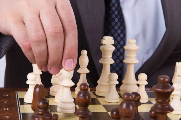Empresario jugando ajedrez — Foto de Stock