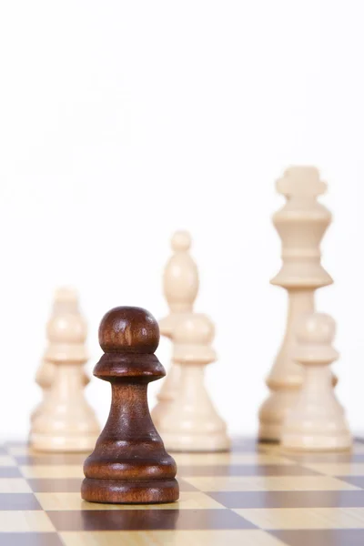 Peão contra peças de xadrez — Fotografia de Stock