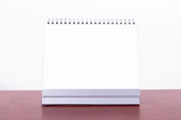 Skrivbord kalender på tabell — Stockfoto