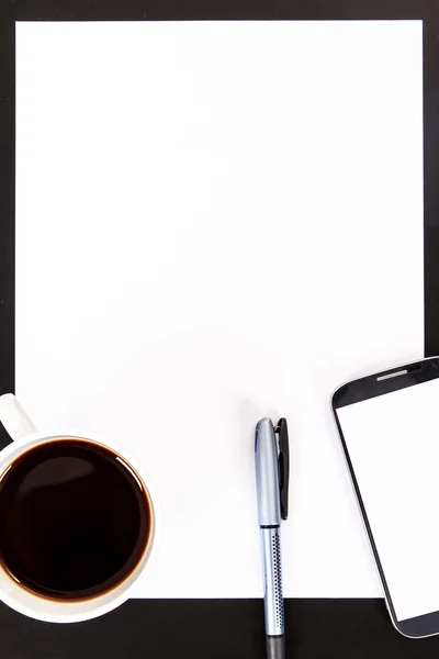 Téléphone, papier et café — Photo