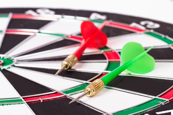 Pijlen op dartboard — Stockfoto