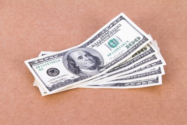 dolar faturaları üzerinde mantar pano