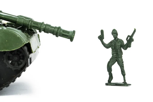 Tanque de brinquedo miniatura e soldado — Fotografia de Stock