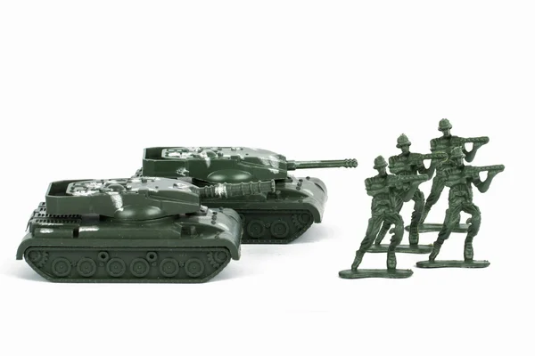 Tanque de juguete miniatura y soldados —  Fotos de Stock