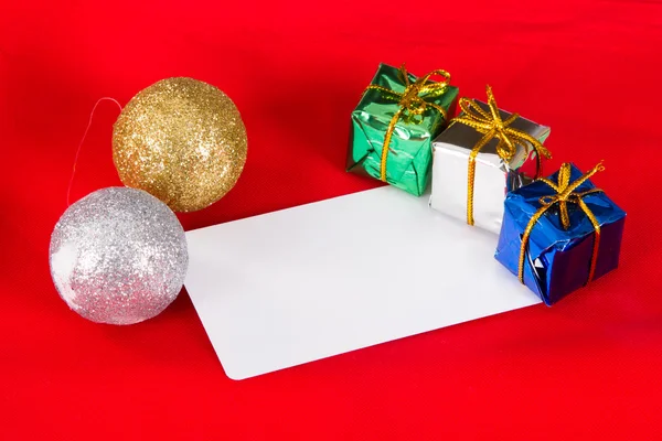 Weihnachtskarte mit Geschenkbox — Stockfoto