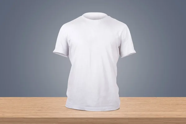 Шаблон белой футболки — стоковое фото