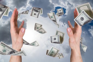 genç erkek ellerine düşen Doları banknot