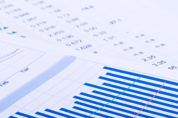 Gráficos de dados financeiros e gráficos de barras — Fotografia de Stock