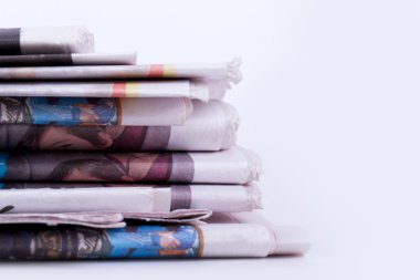 Gazeteler yığını
