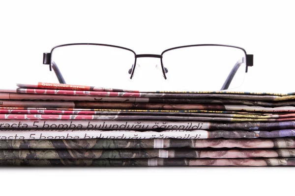 Newspapers and Eye Glasses — Stock Photo, Image