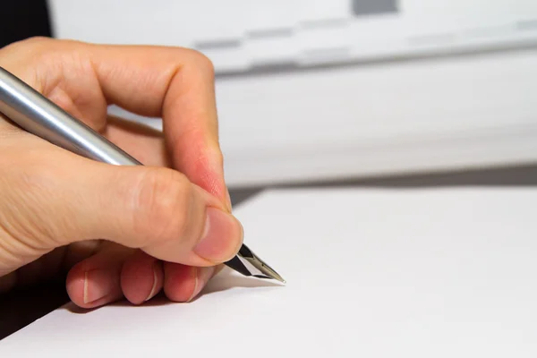 Escritura a mano con pluma estilográfica — Foto de Stock