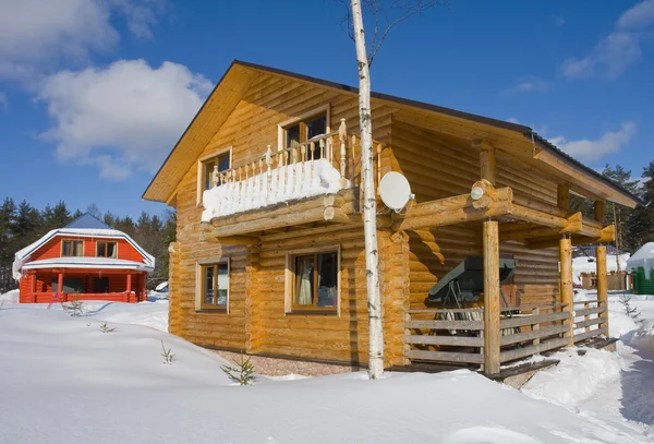 Casa de madera en invierno — Foto de Stock