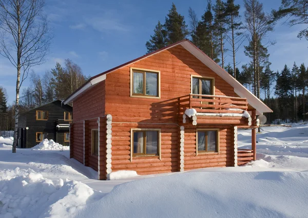 Casa in legno in inverno — Foto Stock