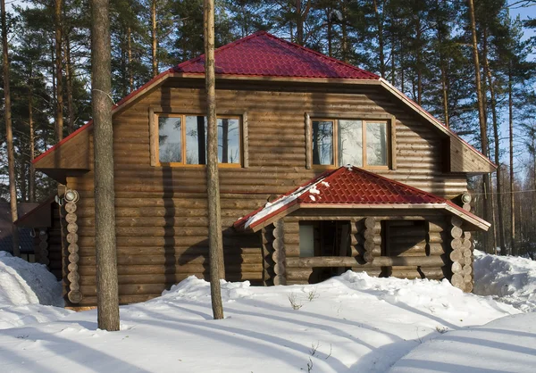 Casa in legno in inverno — Foto Stock