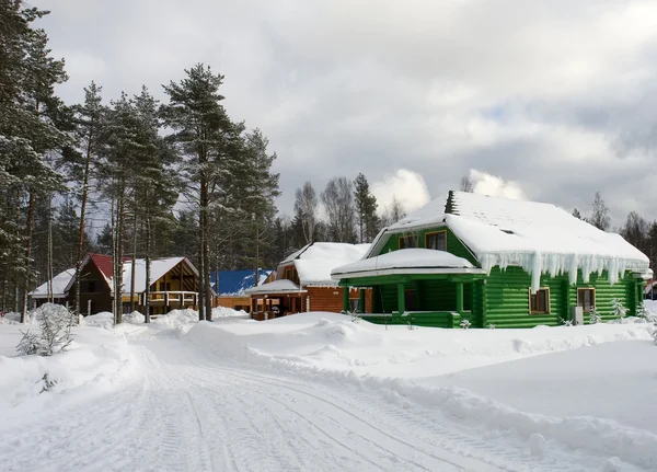 Maison en bois en hiver — Photo