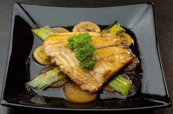 Comida japonesa, un plato hermoso, verduras, vitaminas —  Fotos de Stock