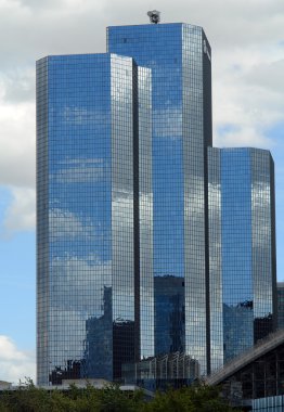 Paris, France, Défense