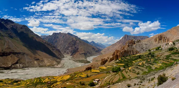 Mountain peaks, Indian houses — Stock Photo, Image