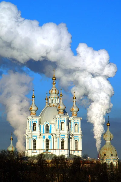 Sint-petersburg, smolny kathedraal — Stockfoto