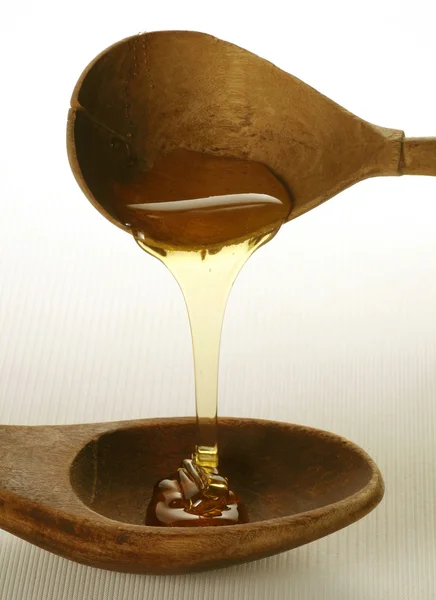 Colher com mel — Fotografia de Stock