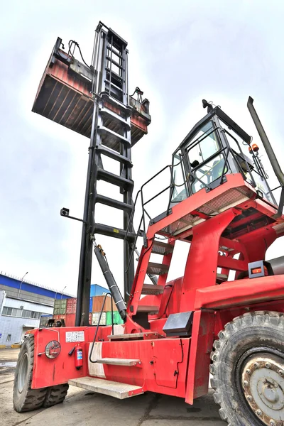 Lading kraan in de haven — Stockfoto