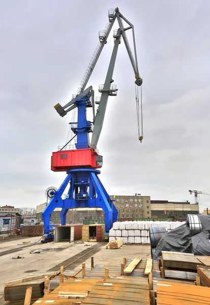 Cargo crane in the port — Stock Photo, Image