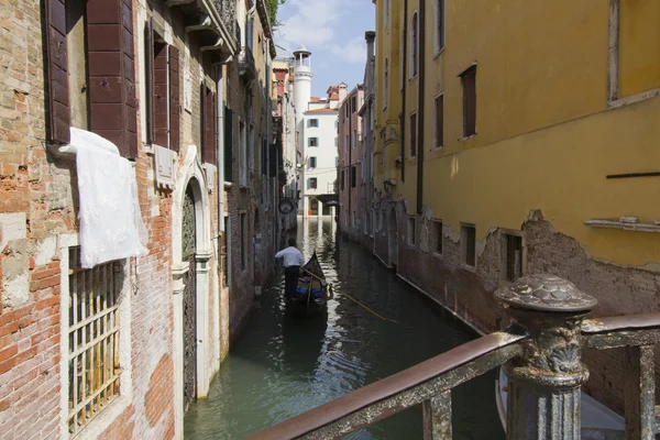 ベニス, イタリア、水に街の通り — 图库照片