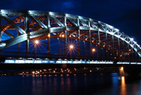 彼得大帝的桥梁，圣彼得斯堡夜 — 图库照片