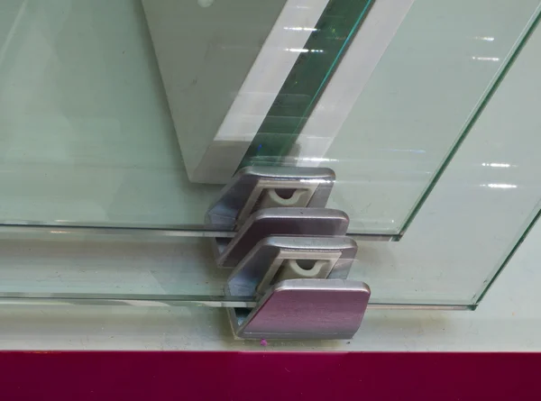 Ayrıntılar kapı mekanizmaları ve cam mobilya