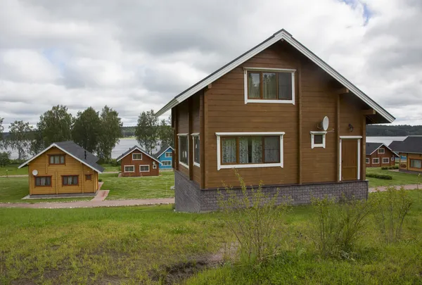 ahşap ev evler ormanda