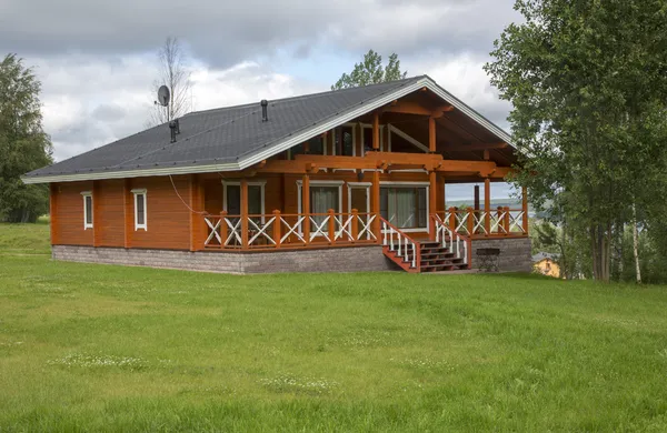 ahşap ev evler ormanda