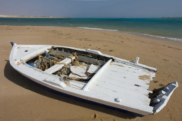 Boot am Strand — Stockfoto