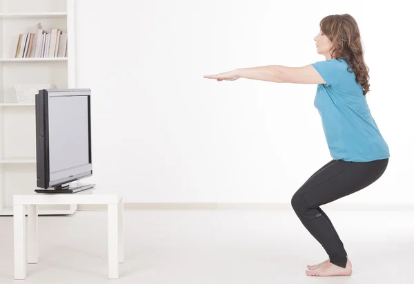 Woman exercisng at home — Stock Photo, Image