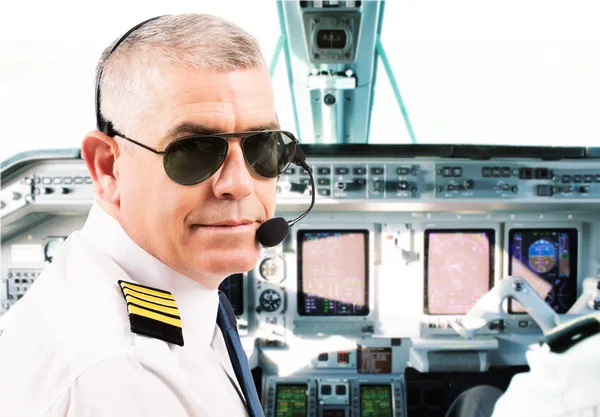 Piloto de aerolínea — Foto de Stock