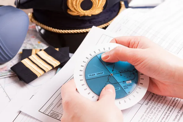 Airplane pilot filling in flight plan — Stock Photo, Image